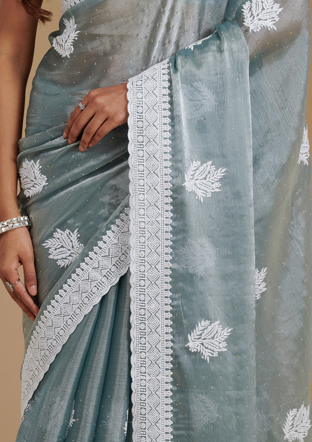 Grey Organza Threadwork Saree With Matching Blouse Piece