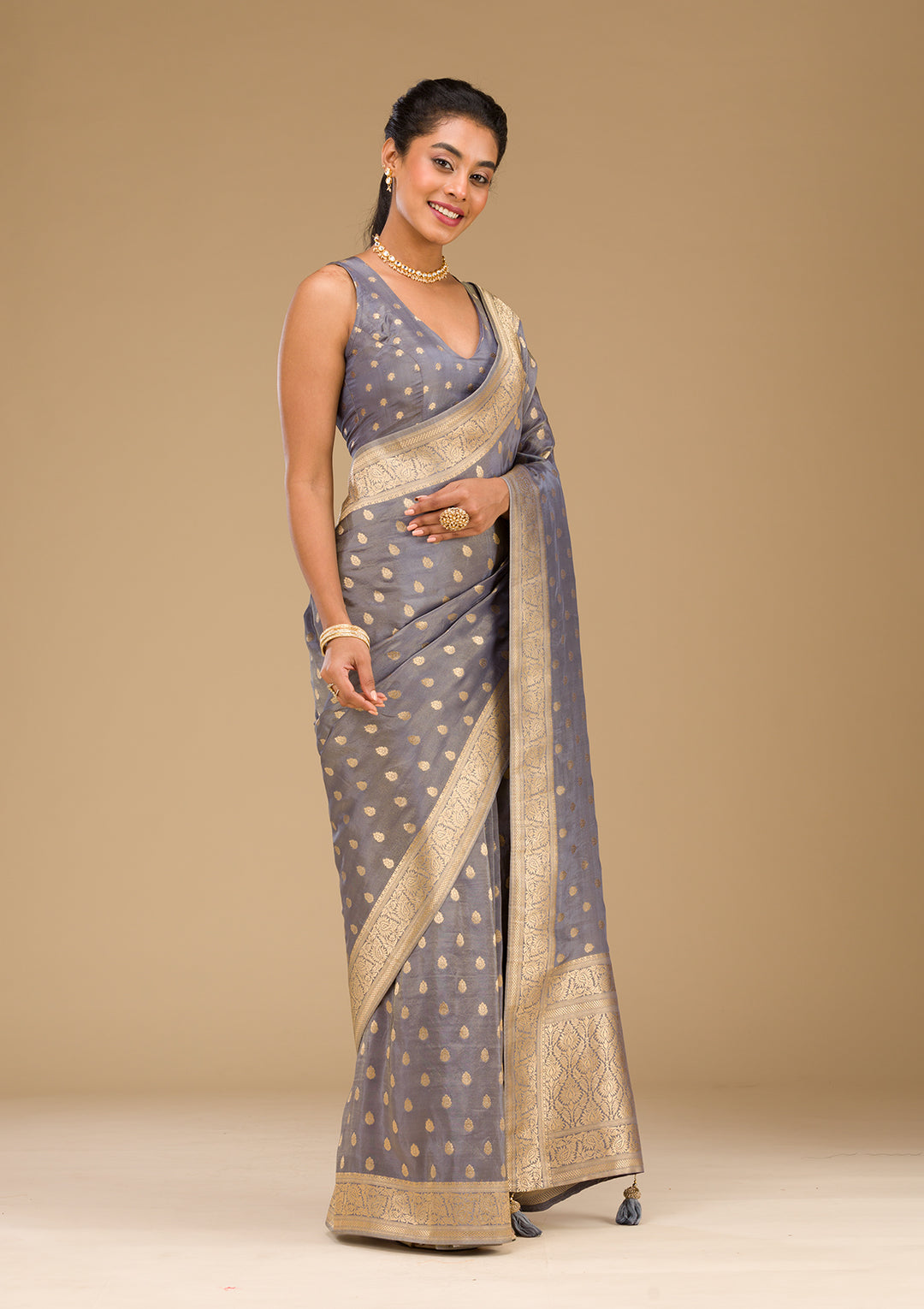 Koskii Orange Saree with Exquisite Threadwork – Traditional Elegance
