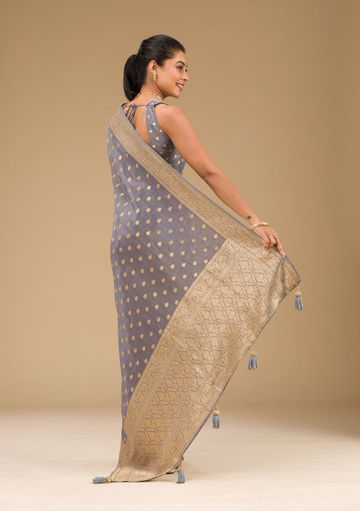 Koskii Orange Saree with Exquisite Threadwork – Traditional Elegance