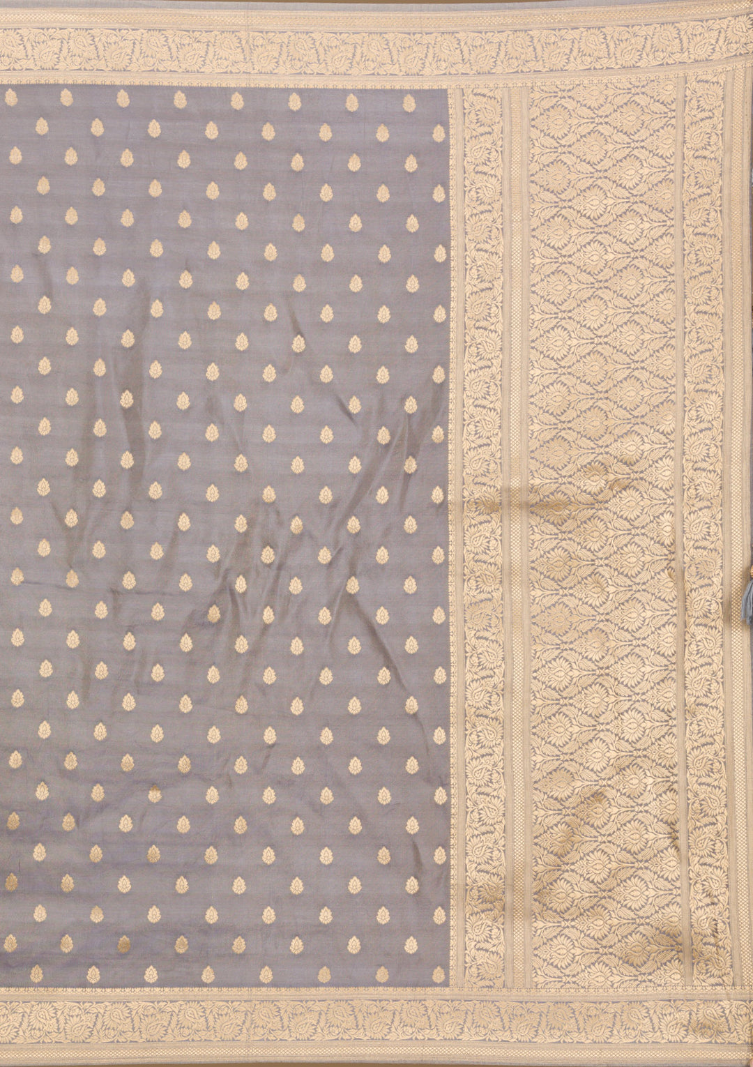 Koskii Orange Saree with Exquisite Threadwork – Traditional Elegance