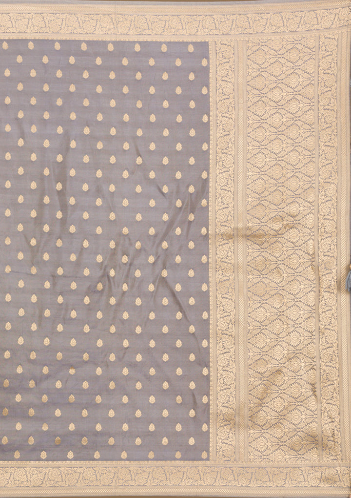 Koskii Orange Saree with Exquisite Threadwork – Traditional Elegance