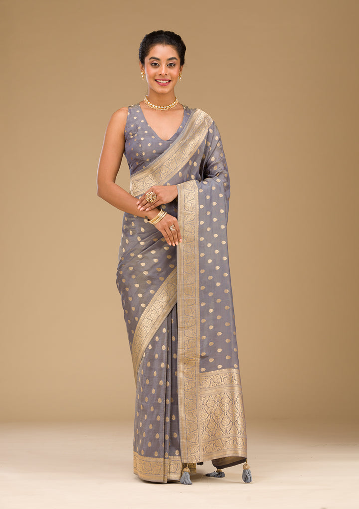 Koskii Orange Saree with Exquisite Threadwork – Traditional Elegance