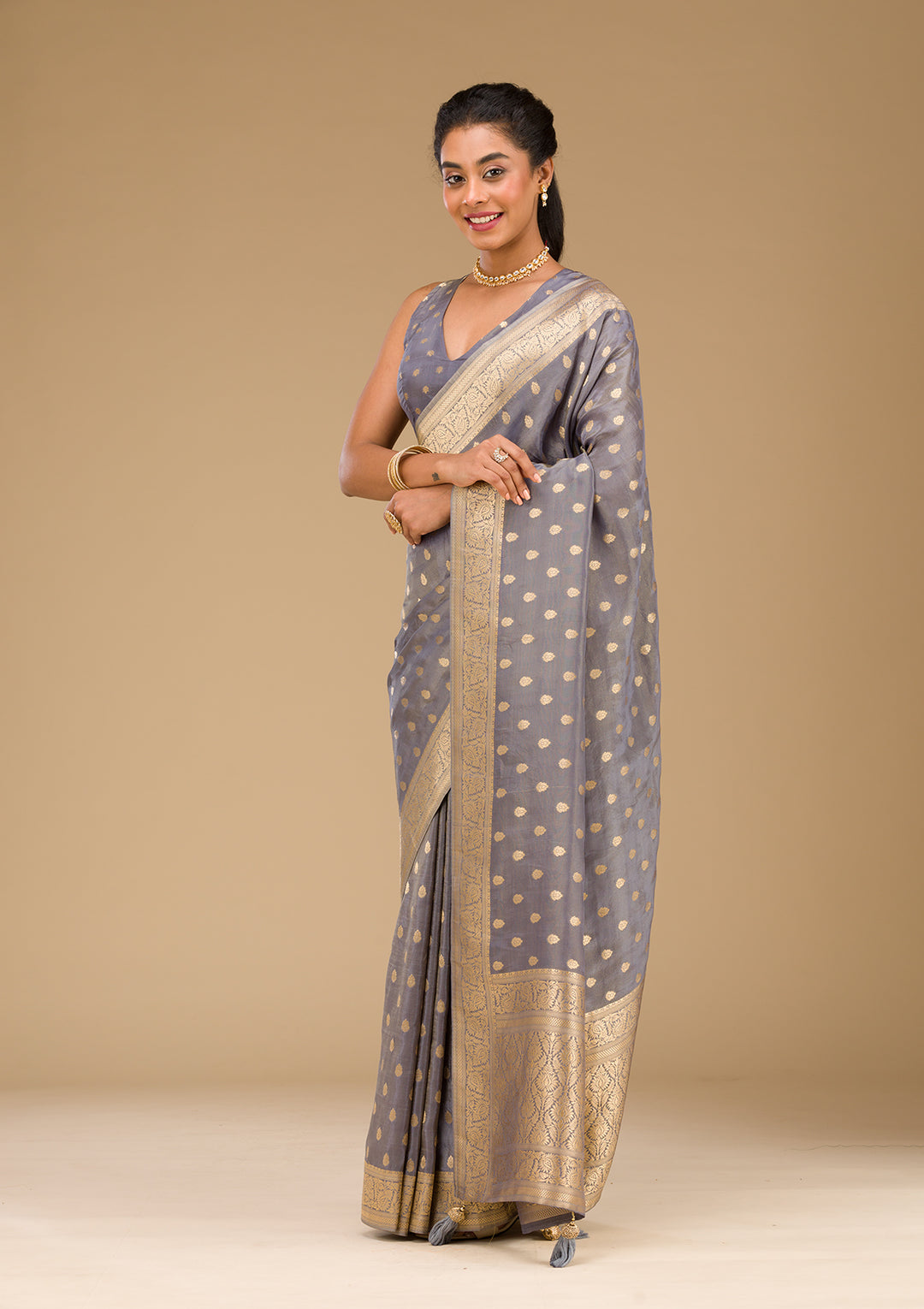 Koskii Orange Saree with Exquisite Threadwork – Traditional Elegance