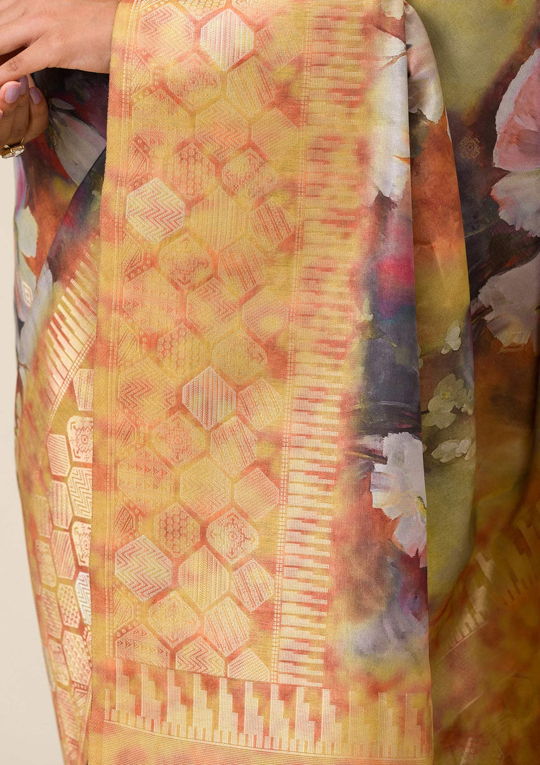 Gold Silk Banarasi Gold Zariwork Saree With Matching Blouse Piece