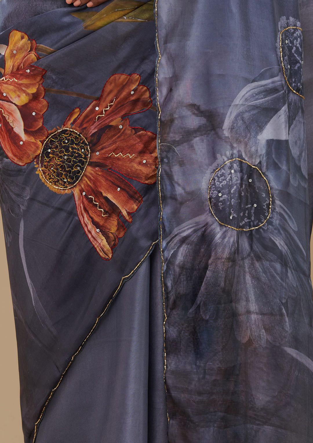 Koskii Organza Grey Saree with Cutdana Embroidery – Elegant Evening Wear