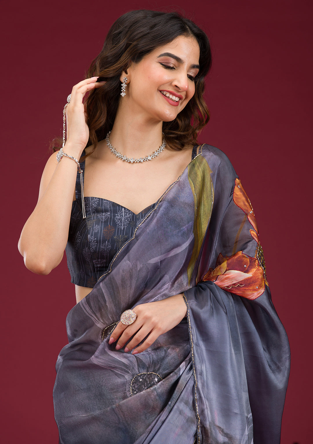 Koskii Organza Grey Saree with Cutdana Embroidery – Elegant Evening Wear
