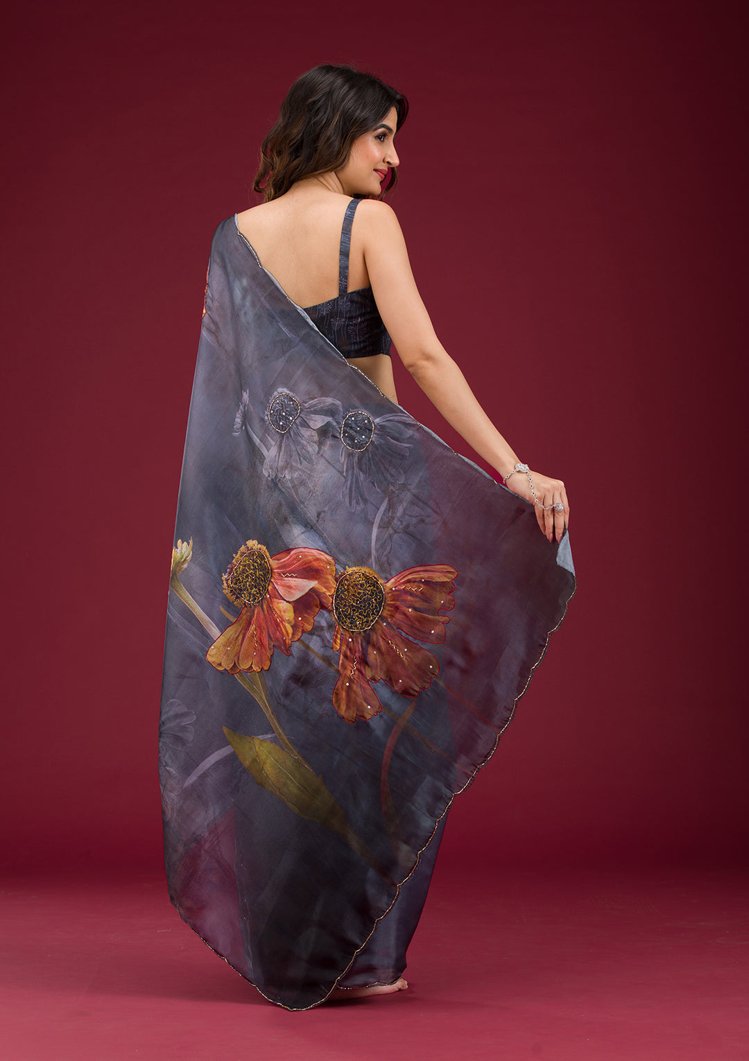 Koskii Organza Grey Saree with Cutdana Embroidery – Elegant Evening Wear