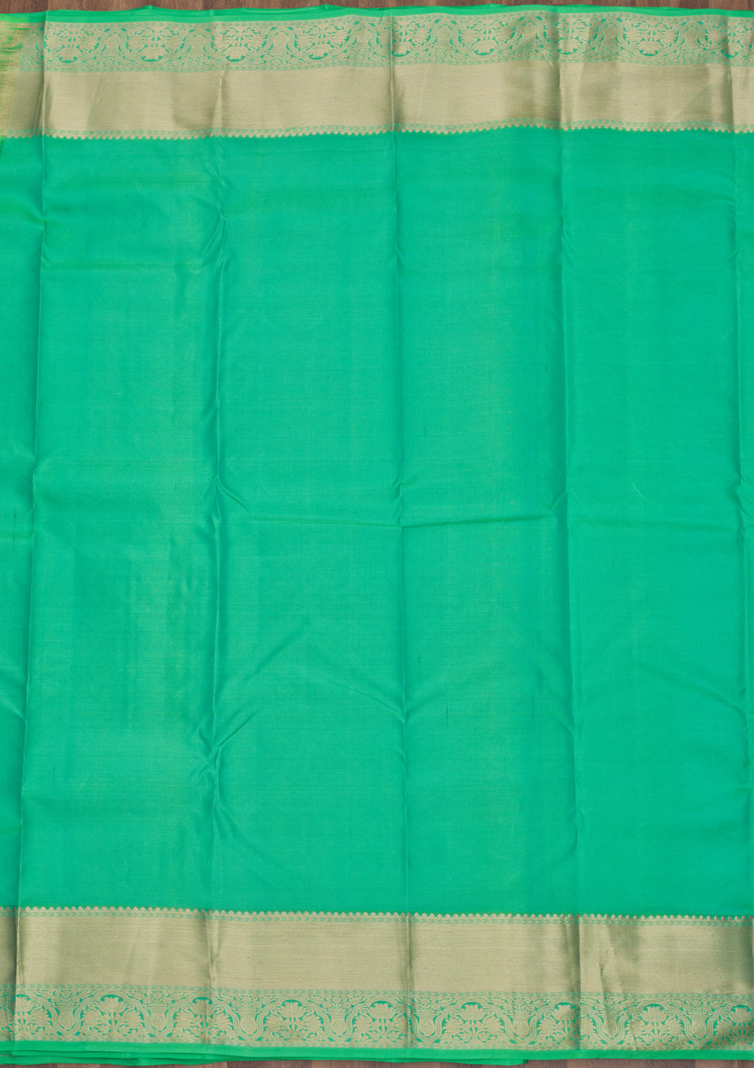 Parrot Green Pure Silk Jaal Zariwork Saree With Matching Blouse Piece
