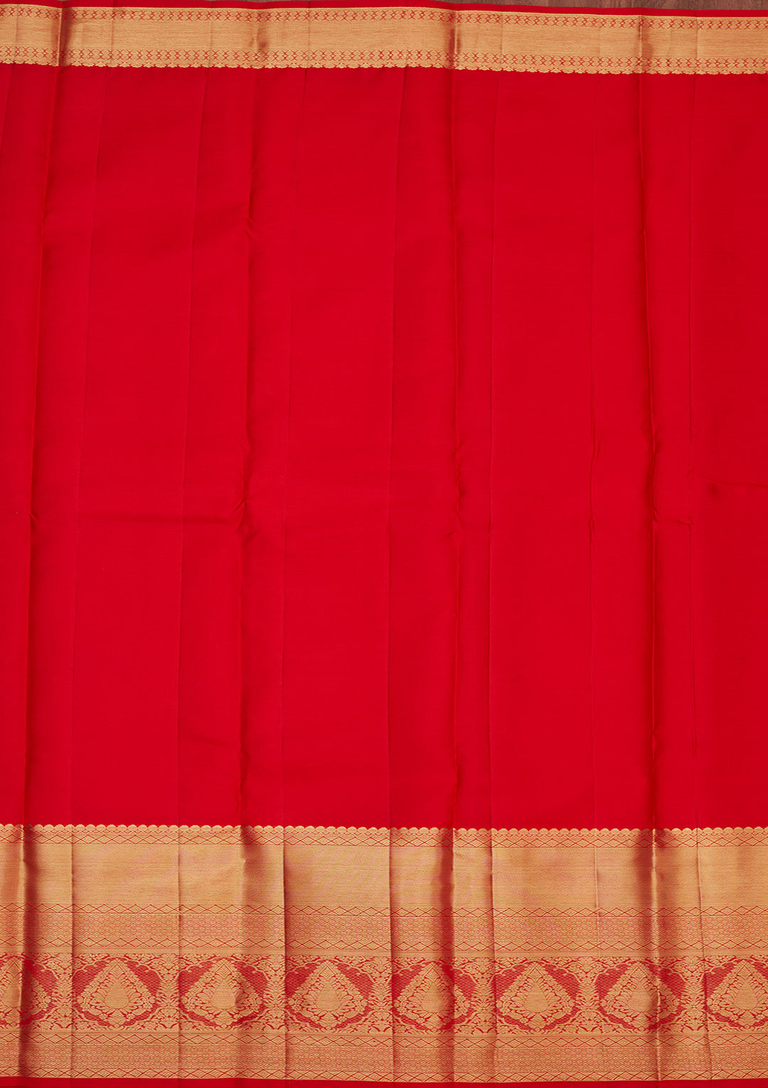 Red Silk Jaal Gold Zariwork Saree With Matching Blouse Piece