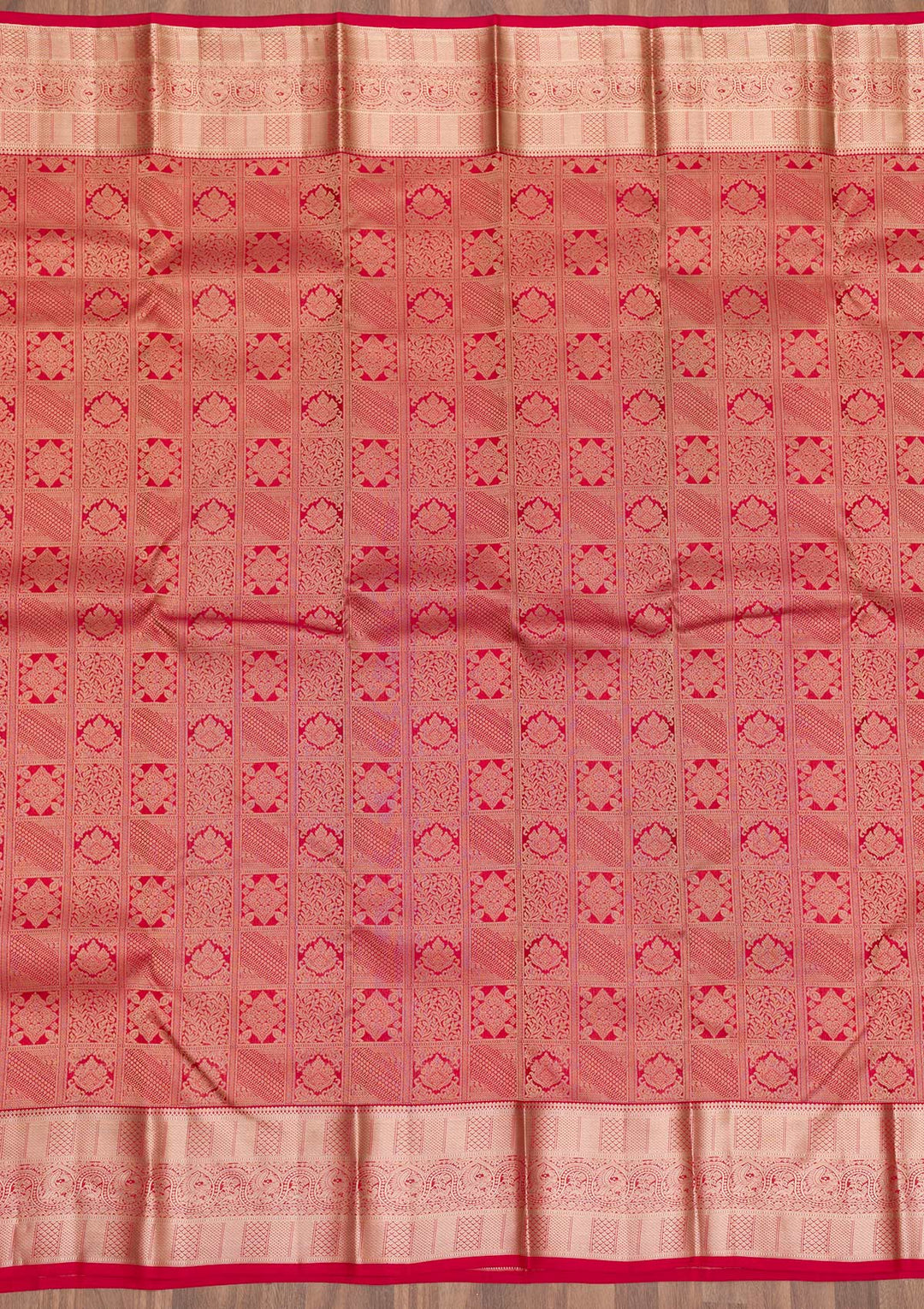Red Pure Silk Jaal Zariwork Saree With Matching Blouse Piece